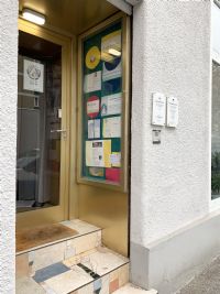 Eingang in die Praxis im Zentrum P.U.U.N.